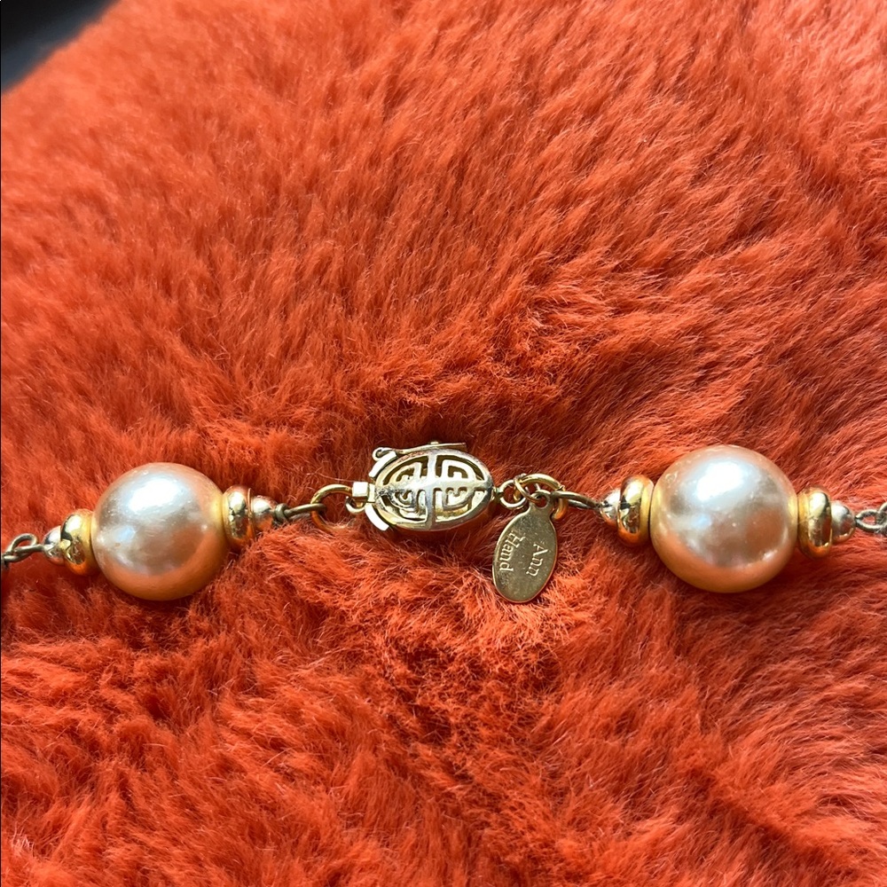 Elegant Ann Hand Gold and Cream Pearl Necklace - Picture 2 of 4